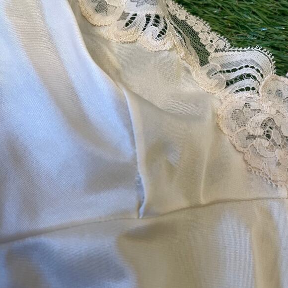 Vintage Van Raalte Teddy / Leotard / Romper / Singlet in Lace and Nylon Sz 32 /S - Picture 12 of 16